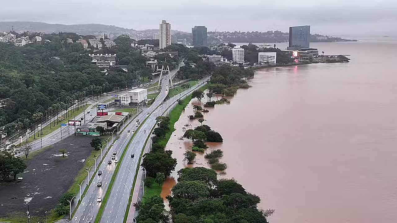 Porto Alegre: Rio Guaíba atinge 4,58 metros, e águas invadem ruas e rodoviária 3 Foto Miguel Noronha Estadao Conteudo