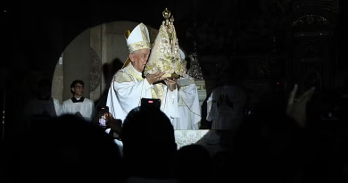 Manto de Nossa Senhora de Nazaré é apresentado