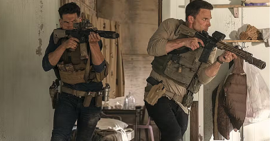 O Contador 2 não supera o original, mas brilha na dinâmica entre Ben Affleck e Jon Bernthal