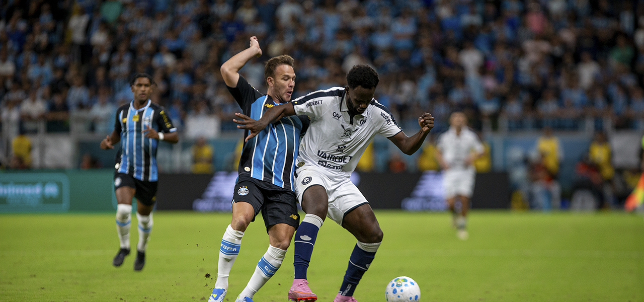 Remo empata sem gols com o Grêmio e Alef Manga desperdiça pênalti