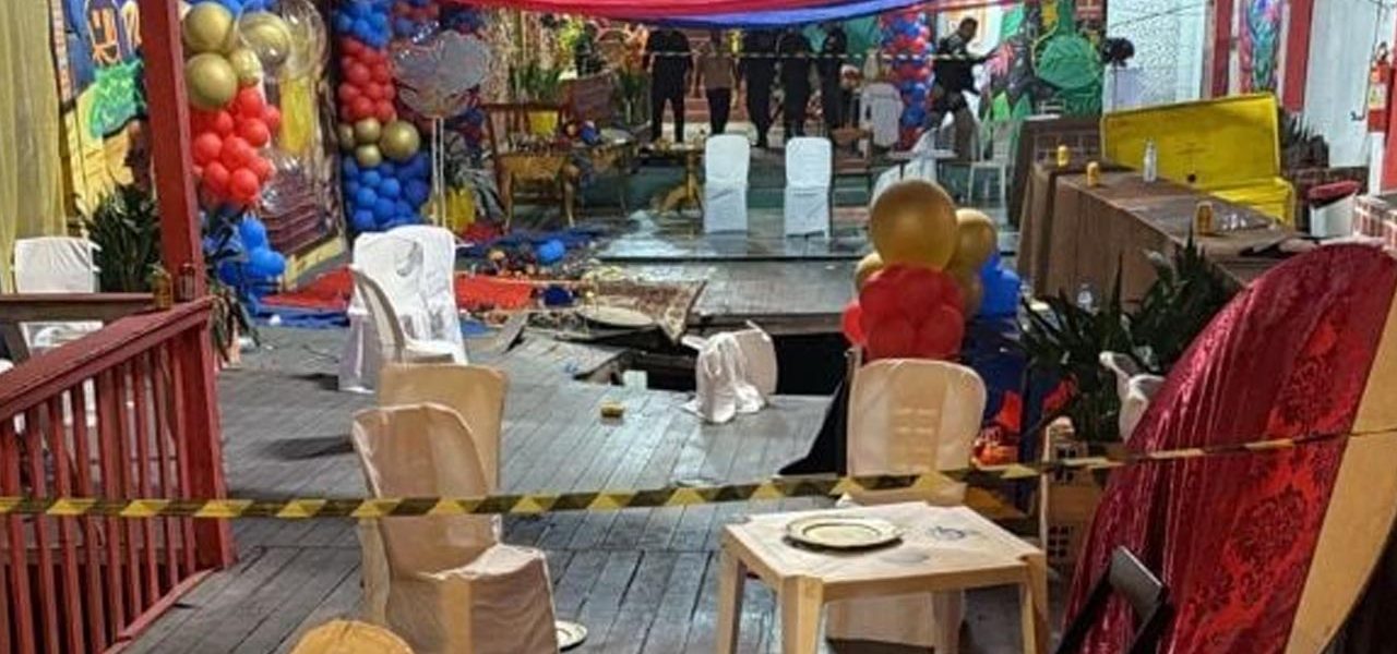 Estrutura da casa de shows Palafita cede e dezenas de pessoas caem na água